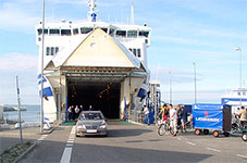 Die Læsø-Fähre liegt am Kai